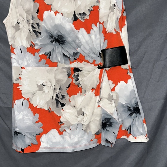 Red floral pho wrap top - Picture 2 of 7